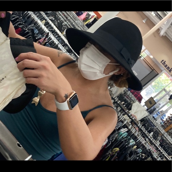 Welcome to my closet !! - Picture 7 of 12